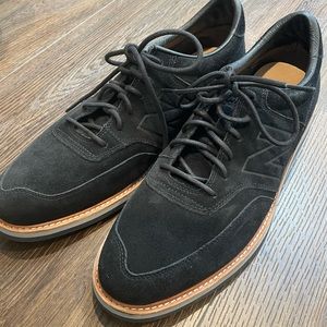 New balance men’s 1100- suede shoe. Black, Size 11